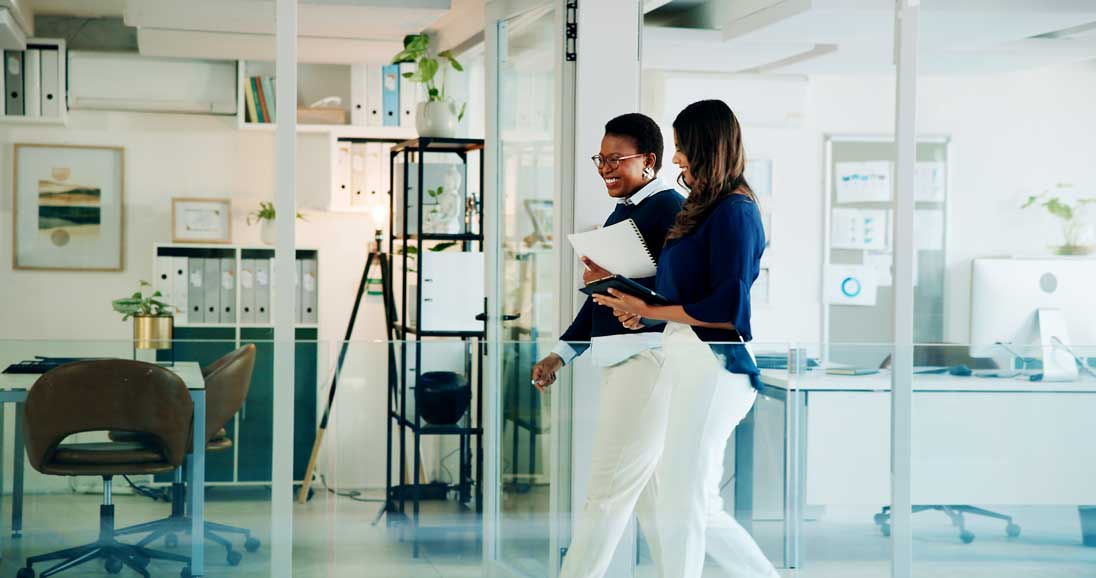 2 businesswomen walking